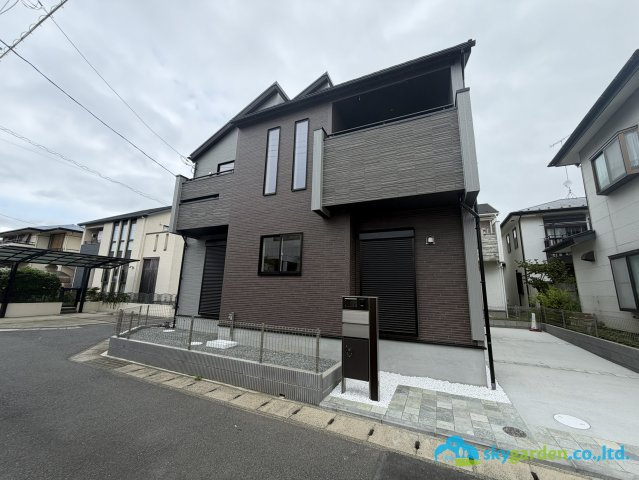 秦野市鶴巻南3丁目　新築戸建ての前面道路含む現地写真