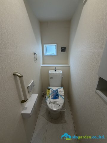 秦野市鶴巻南3丁目　新築戸建てのトイレ
