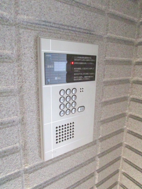 ドエル　ハイアンドハイのセキュリティ|オートロック付きのエントランス
