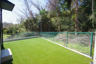 【庭】 | 【仲介手数料無料！！】川崎市麻生区王禅寺西4丁目　新築戸建て（全2棟）1号棟　7290万円 | 庭がとても広いです。人工芝