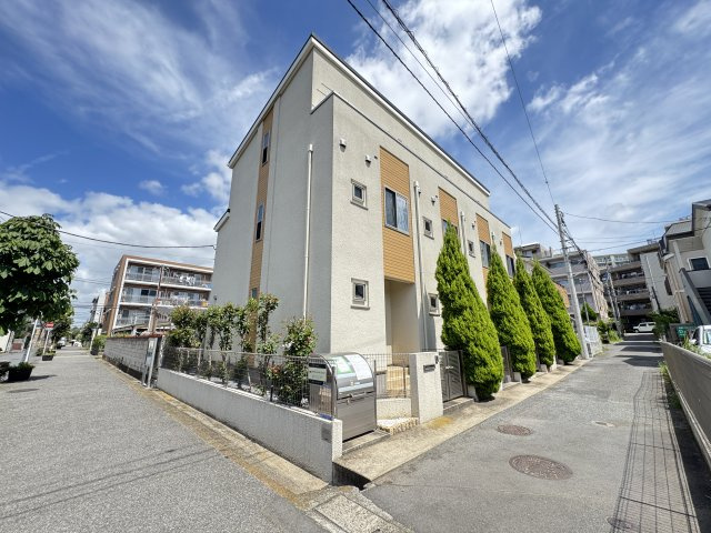 リフレックスコートの外観