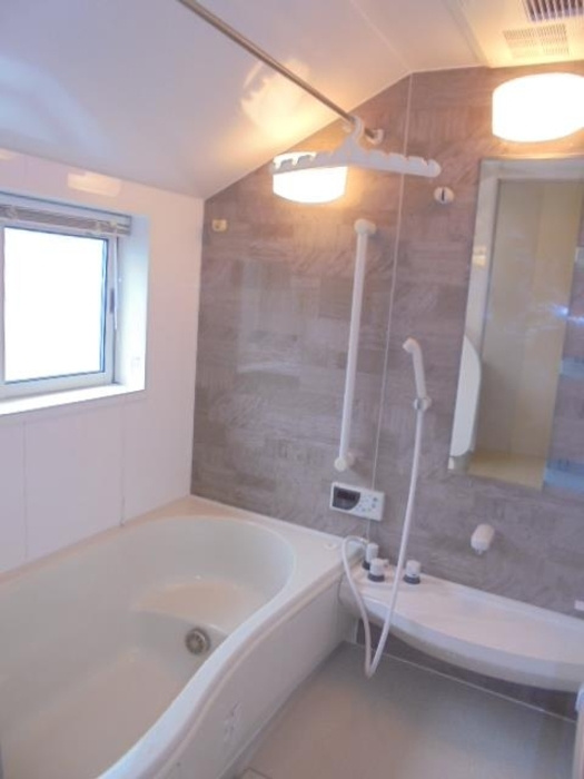 緑ケ丘戸建ての浴室