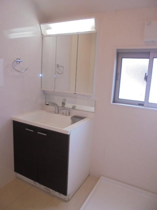 緑ケ丘戸建ての洗面所