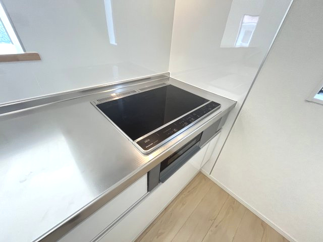 【キッチン】 | 糟屋郡篠栗町田中3丁目第3　1号棟（全2棟）【仲介手数料無料・0円】 | 現地写真。IHクッキングヒーター