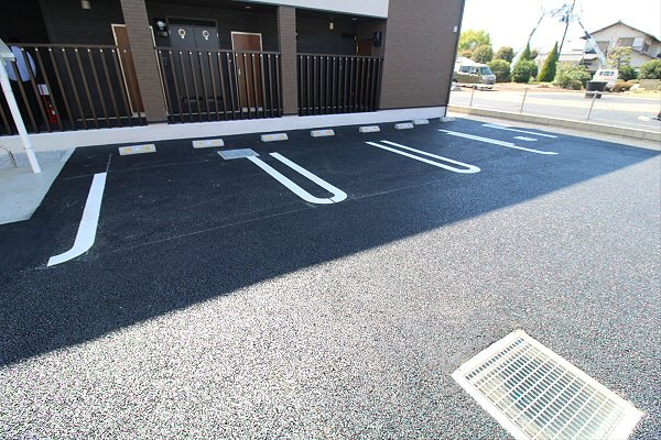 【駐車場】