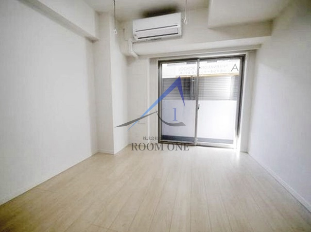 ラフィスタ川崎Ⅲ(ﾗﾌｨｽﾀｶﾜｻｷｽﾘｰ)の居間・リビング|洋室のお部屋です。