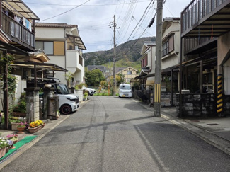 【前面道路含む現地写真】