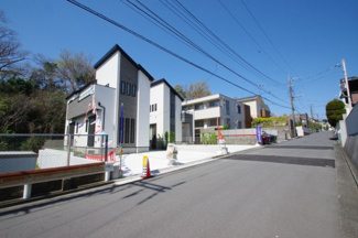 【前面道路含む現地写真】