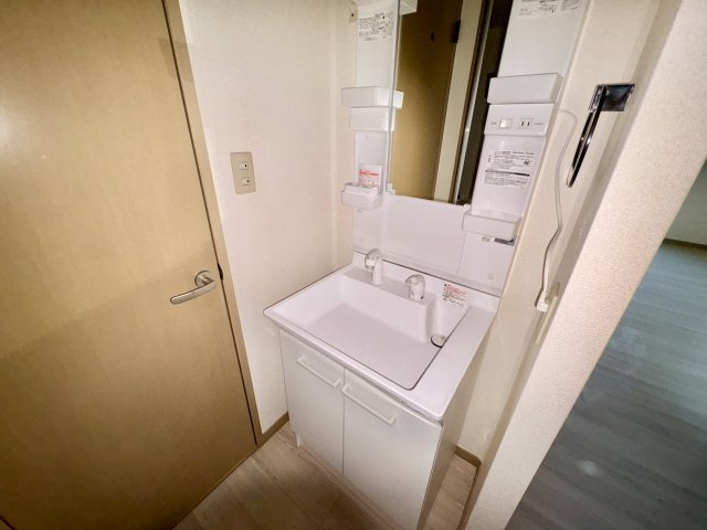 Cafeteria WAKEの独立洗面台