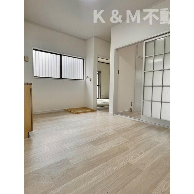 パレスハイツの寝室|広くて明るい寝室