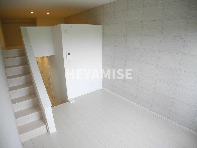 MODERN PALAZZO西栄田SunnyHillの居間・リビング