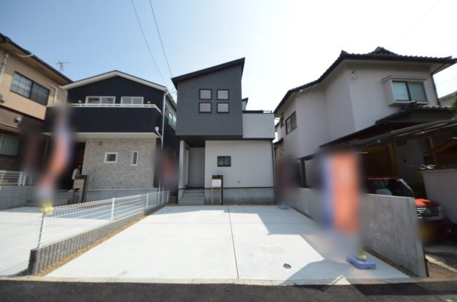 向洋新町二丁目の外観|敷地広々38坪
駐車2台可能です