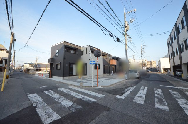 南観音八丁目の前面道路含む現地写真|前面道路は交通量が少なく駐車楽々