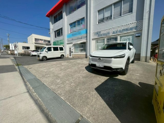 東郷町 若草ビルの駐車場