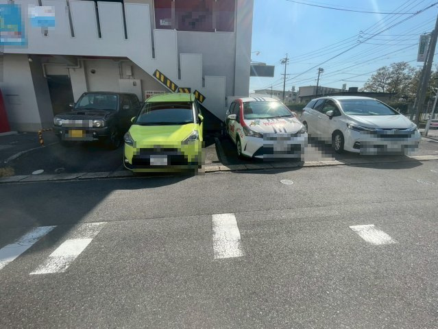 東郷町 若草ビルの駐車場