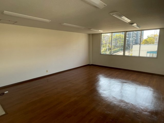 東郷町 若草ビルの内装