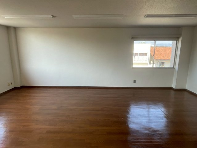 東郷町 若草ビルの内装