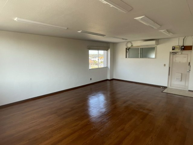 東郷町 若草ビルの内装