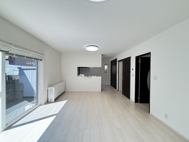 東福原3丁目戸建の居間・リビング