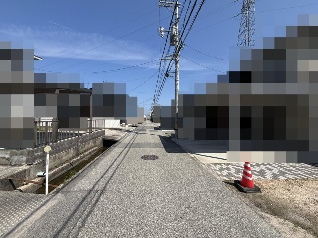 東福原3丁目戸建の前面道路含む現地写真