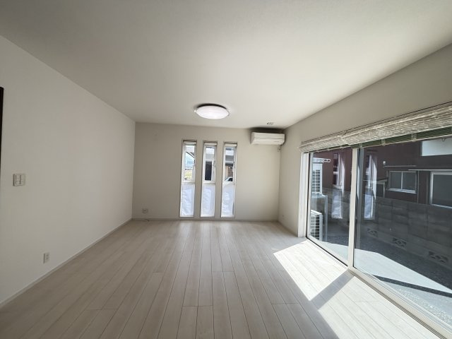 東福原3丁目戸建の居間・リビング