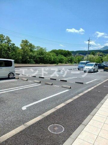 ピーノプリモⅡ　Ｂの駐車場|高崎、前橋のお部屋探しはエンドスケープまで！お客様の理想お聞かせ下さい♪