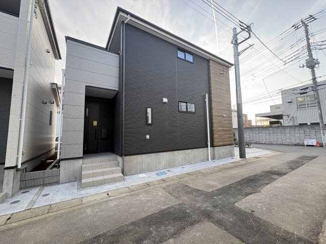 越谷市瓦曽根　新築戸建ての外観