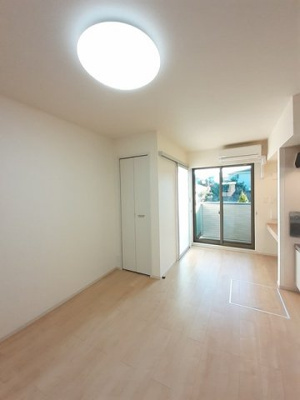 【居間・リビング】 | ライオンハートＡ | こちらの居間で趣味の時間をお楽しみください