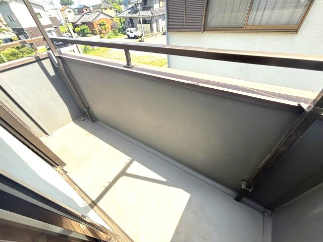 入間市二本木のバルコニー|バルコニーは2面あります。日当たり・風通しが良好です。
