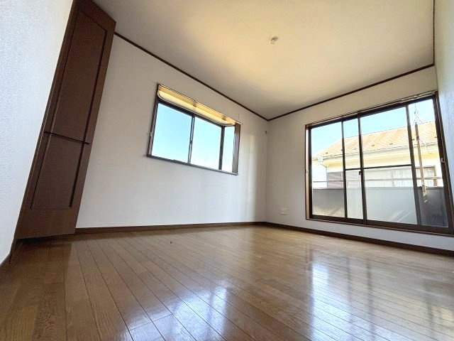入間市二本木の洋室|2階洋室です。屋根裏収納もあり！