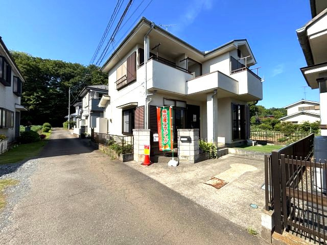 入間市二本木の前面道路含む現地写真|陽当りが良く、静かです。