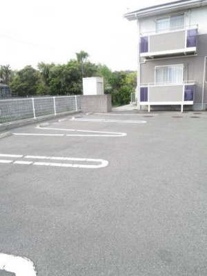 【駐車場】 | エクセレントルーチェ | 駐車場があるので、車を買う予定の方も安心です