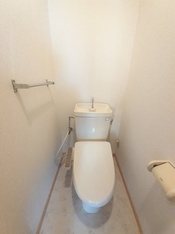 グランディール矢三Ｂのトイレ|落ち着いたトイレです