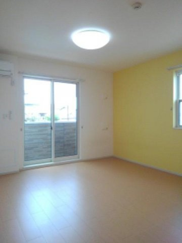 カーサ・ドマーニ　Ⅱの内装|明るい色調の室内です