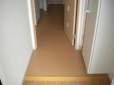 エピナール　Ｃの玄関|明るい玄関です