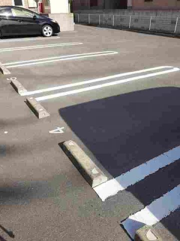 フローレンスＮの駐車場|車をお持ちの方に嬉しい駐車場付きの物件です