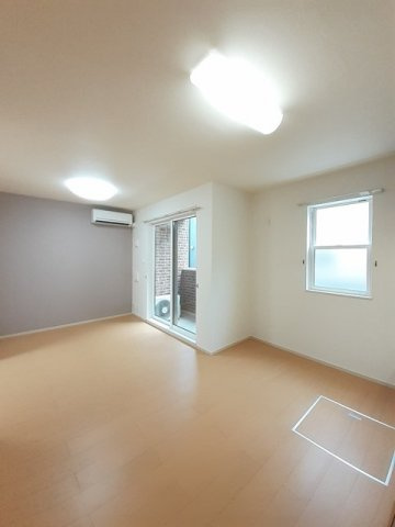 フローレンスＮの居間・リビング|こちらの居間で趣味の時間をお楽しみください