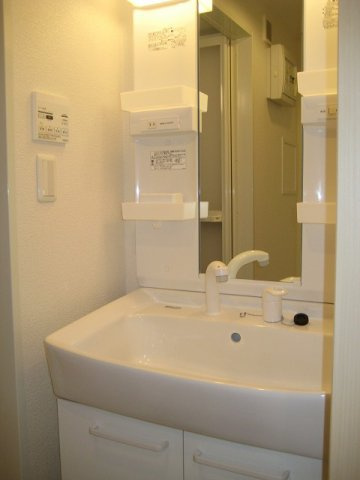 リオン　ドゥ　エスポワール　Ａの洗面所|ゆったりとスペースのある洗面所