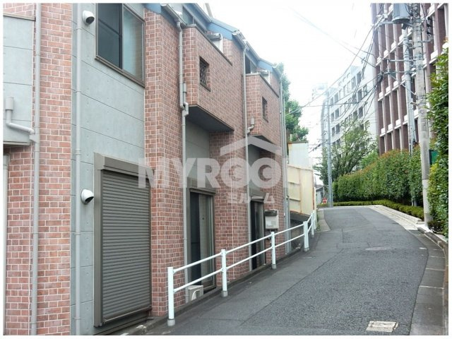 中野区上高田２丁目のアパートの外観