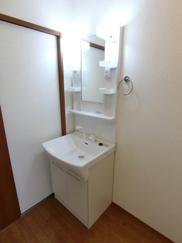 ハイム東山Ⅰの洗面所|明るい洗面所です★