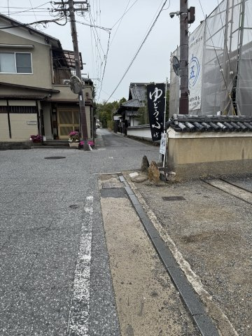 嵯峨釈迦堂藤ノ木町｜土地約93坪のゆとりある邸宅｜二方道路｜中古戸建の周辺|釈迦堂周辺らしい落ち着いた街並みが広がる住環境です。