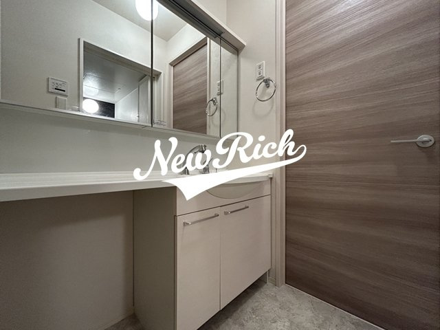 前橋市高井町１丁目のアパートの独立洗面台