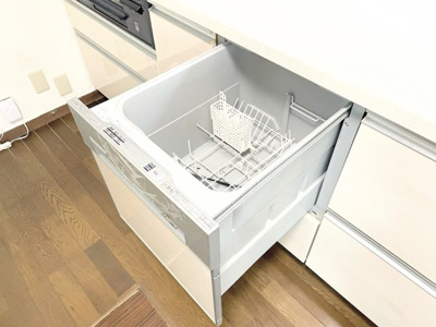 【キッチン】 | ◆青梅市長淵中古住宅◆ | ◆食後の食器洗いは食洗機にお任せ！ご家族と団らんの時間を。家事の時短に効果大の食洗器付き。高温洗浄、節水効果もございます。