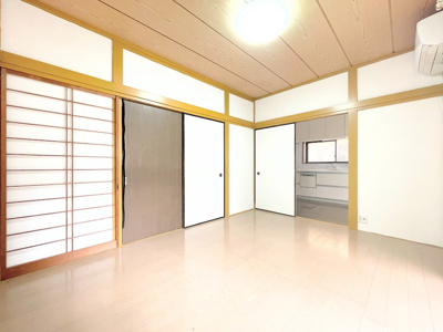 【和室】 | ◆青梅市長淵中古住宅◆ | ◆感性を育むプライベートルームはシンプルでスマートな空間。好みの空間で読書をしたり、音楽を聞いたりと一人の時間も充実したものにできます。