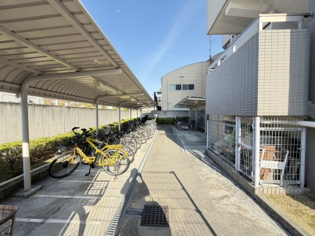 クレステージ甲子園口エスパスの駐輪場