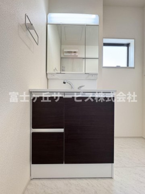 【独立洗面台】 | 静岡市清水区西大曲町 新築一戸建て 2号棟 | 朝の身支度に便利な独立洗面台です
