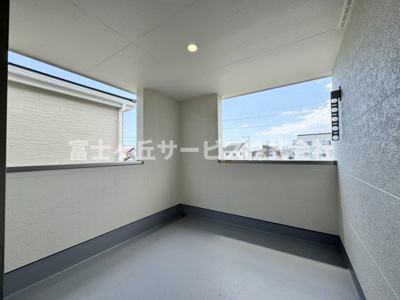 【バルコニー】 | 静岡市清水区西大曲町 新築一戸建て 2号棟 | 急な天候の変化にも心強いインナーバルコニー