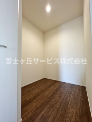 【洋室】 | 静岡市清水区西大曲町 新築一戸建て 2号棟 | ストレージルームです