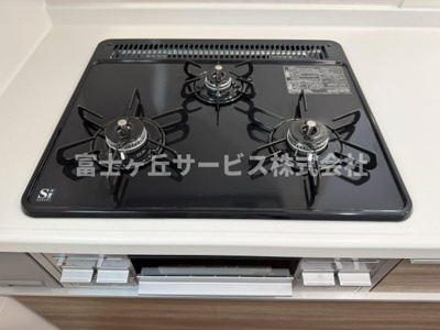 【その他】 | 静岡市清水区西大曲町 新築一戸建て 2号棟 | 3口コンロがあります
