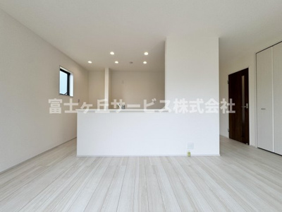 【居間・リビング】 | 静岡市清水区三保 7期 新築一戸建て 2号棟